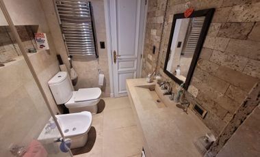 CHALET, 2 PLANTAS DE 9 AMBIENTES UNICO EN SU ZONA