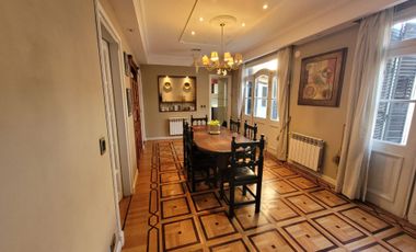CHALET, 2 PLANTAS DE 9 AMBIENTES UNICO EN SU ZONA