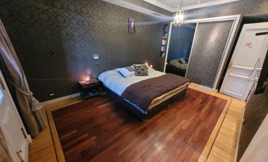 CHALET, 2 PLANTAS DE 9 AMBIENTES UNICO EN SU ZONA