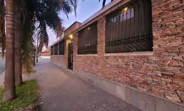 CHALET, 2 PLANTAS DE 9 AMBIENTES UNICO EN SU ZONA
