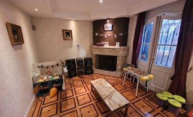 CHALET, 2 PLANTAS DE 9 AMBIENTES UNICO EN SU ZONA