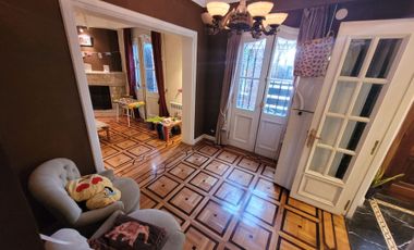 CHALET, 2 PLANTAS DE 9 AMBIENTES UNICO EN SU ZONA