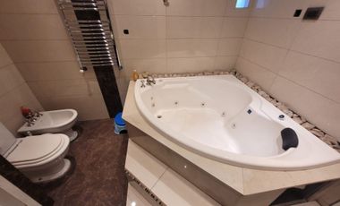 CHALET, 2 PLANTAS DE 9 AMBIENTES UNICO EN SU ZONA