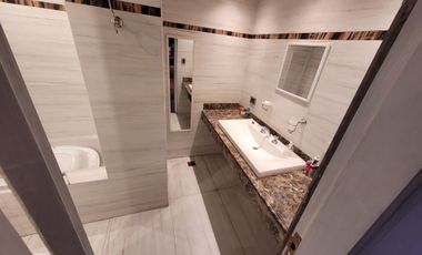 CHALET, 2 PLANTAS DE 9 AMBIENTES UNICO EN SU ZONA