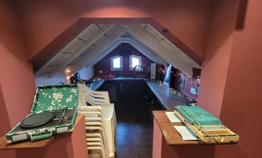 CHALET, 2 PLANTAS DE 9 AMBIENTES UNICO EN SU ZONA