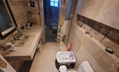 CHALET, 2 PLANTAS DE 9 AMBIENTES UNICO EN SU ZONA