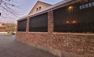CHALET, 2 PLANTAS DE 9 AMBIENTES UNICO EN SU ZONA