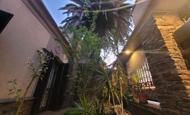 CHALET, 2 PLANTAS DE 9 AMBIENTES UNICO EN SU ZONA
