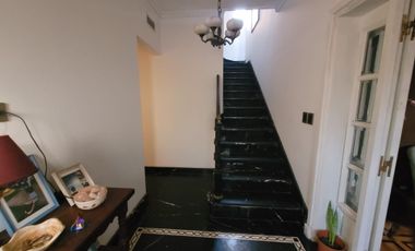 CHALET, 2 PLANTAS DE 9 AMBIENTES UNICO EN SU ZONA