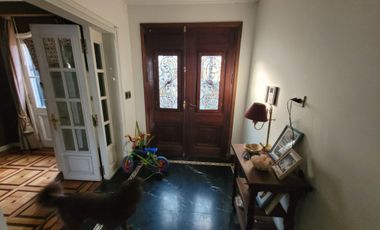 CHALET, 2 PLANTAS DE 9 AMBIENTES UNICO EN SU ZONA