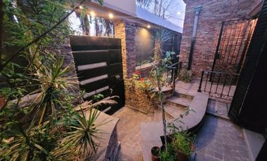 CHALET, 2 PLANTAS DE 9 AMBIENTES UNICO EN SU ZONA