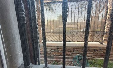 CHALET, 2 PLANTAS DE 9 AMBIENTES UNICO EN SU ZONA