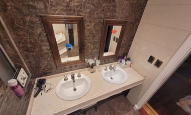 CHALET, 2 PLANTAS DE 9 AMBIENTES UNICO EN SU ZONA