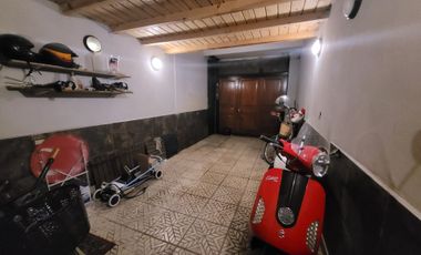 CHALET, 2 PLANTAS DE 9 AMBIENTES UNICO EN SU ZONA