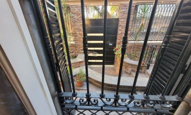 CHALET, 2 PLANTAS DE 9 AMBIENTES UNICO EN SU ZONA