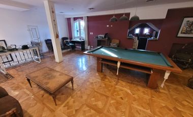 CHALET, 2 PLANTAS DE 9 AMBIENTES UNICO EN SU ZONA