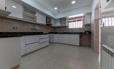 VENTA - CASA 5 AMB. SAN MIGUEL PERMUTA