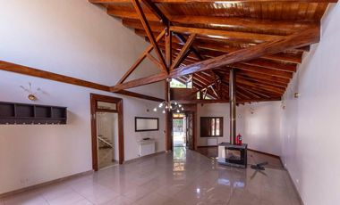 VENTA - CASA 5 AMB. SAN MIGUEL PERMUTA