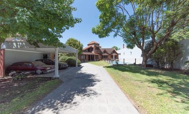 VENTA - CASA 5 AMB. SAN MIGUEL PERMUTA