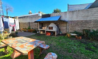 VENTA CASA, LOCAL EXCELENTE UBICACION, PONTEVEDRA