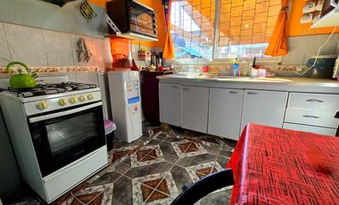 VENTA CASA, LOCAL EXCELENTE UBICACION, PONTEVEDRA