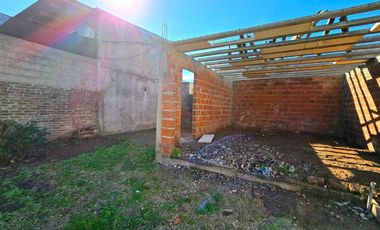 VENTA CASA, LOCAL EXCELENTE UBICACION, PONTEVEDRA