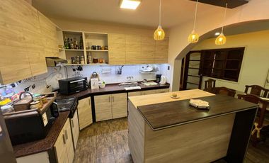 Se vende casa de 3 dorm+cochera B° P. Unidas, VT