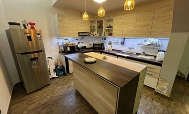 Se vende casa de 3 dorm+cochera B° P. Unidas, VT