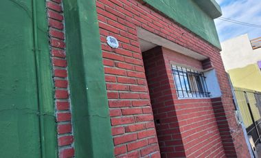 CASA EN VENTA FORENCIO VARELA, MAS LOCAL