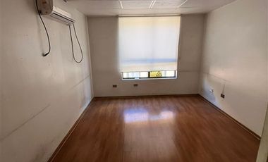 Oficina en Arriendo en Metro El Golf