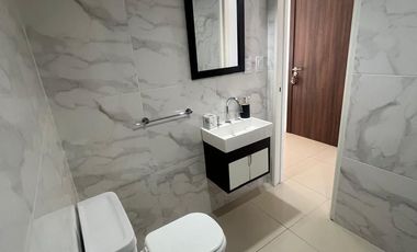 19 y 44-Pza Azcuénaga-Semipiso de categoría amoblado en alquiler