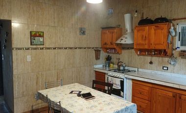 VENTA CASA 4 AMBIENTES en SAN MIGUEL DEL MONTE
