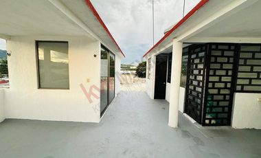 Inversión cerca de Plaza Polyforum y Torre Chiapas: Casa con Alberca en Venta