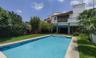 Casa con alberca en venta en zona Norte Poniente  con 578.17m2 de terreno.