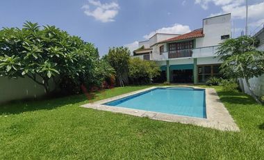 Casa con alberca en venta en zona Norte Poniente  con 578.17m2 de terreno.