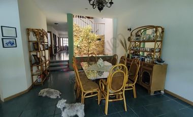 Casa con alberca en venta en zona Norte Poniente  con 578.17m2 de terreno.