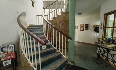 Casa con alberca en venta en zona Norte Poniente  con 578.17m2 de terreno.
