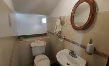 Casa con alberca en venta en zona Norte Poniente  con 578.17m2 de terreno.