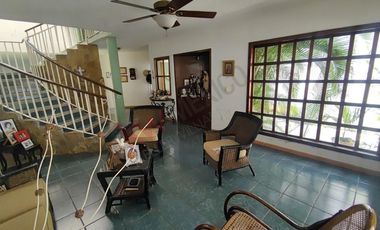 Casa con alberca en venta en zona Norte Poniente  con 578.17m2 de terreno.