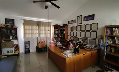 Casa con alberca en venta en zona Norte Poniente  con 578.17m2 de terreno.