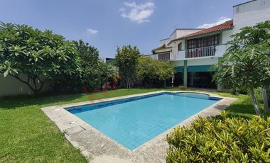 Casa con alberca en venta en zona Norte Poniente  con 578.17m2 de terreno.