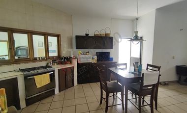 Casa con alberca en venta en zona Norte Poniente  con 578.17m2 de terreno.