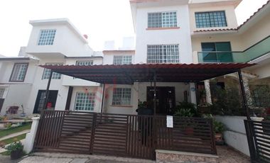 Casa en venta en privada cerrada en El Fracc. El Diamante.