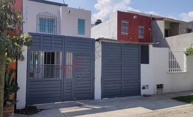 Casa en venta en zona poniente, Fracc. El Campanario.