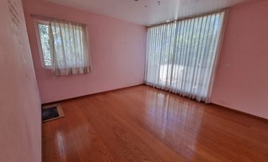 Residencia en Venta con jardines, Casa Club, GYM y Cancha de Tenis