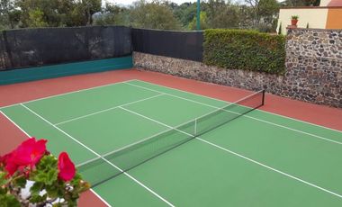 Residencia en Venta con jardines, Casa Club, GYM y Cancha de Tenis