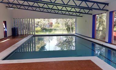Residencia en Venta con jardines, Casa Club, GYM y Cancha de Tenis