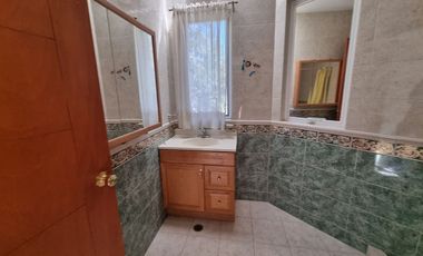 Residencia en Venta con jardines, Casa Club, GYM y Cancha de Tenis