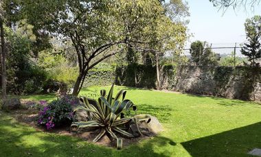 Residencia en Venta con jardines, Casa Club, GYM y Cancha de Tenis
