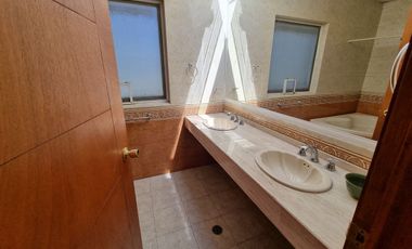 Residencia en Venta con jardines, Casa Club, GYM y Cancha de Tenis
